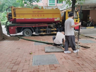 小車(chē)清理化糞池1